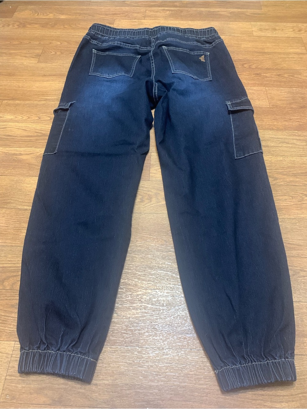 Women’s Dark Blue Cargo Jogger Jeans
Size 15 - Picture 11 of 13